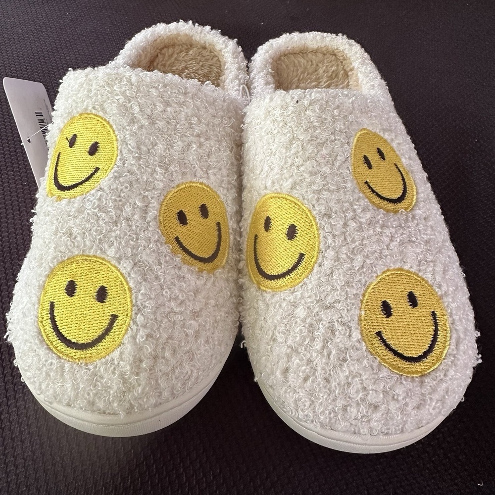 Smiley Face Plush Slippers Size Medium 7/8 White And Yellow